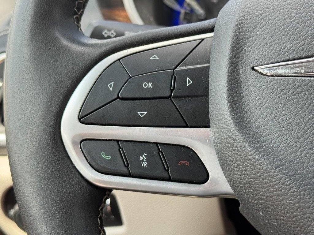 Chrysler Pacifica Vehicle Full-screen Gallery Image 20