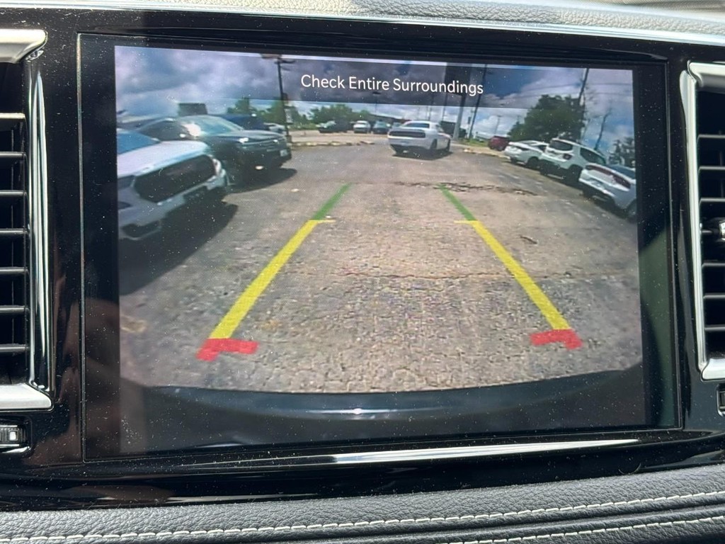 Chrysler Pacifica Vehicle Full-screen Gallery Image 25