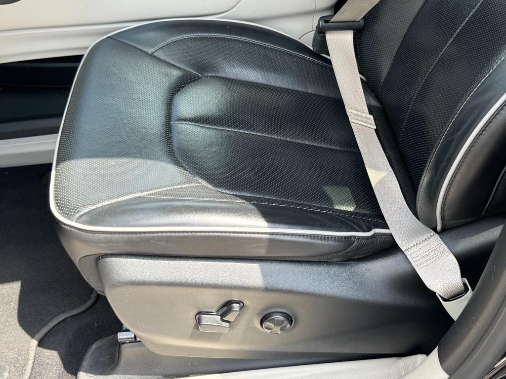 Chrysler Pacifica Vehicle Full-screen Gallery Image 27