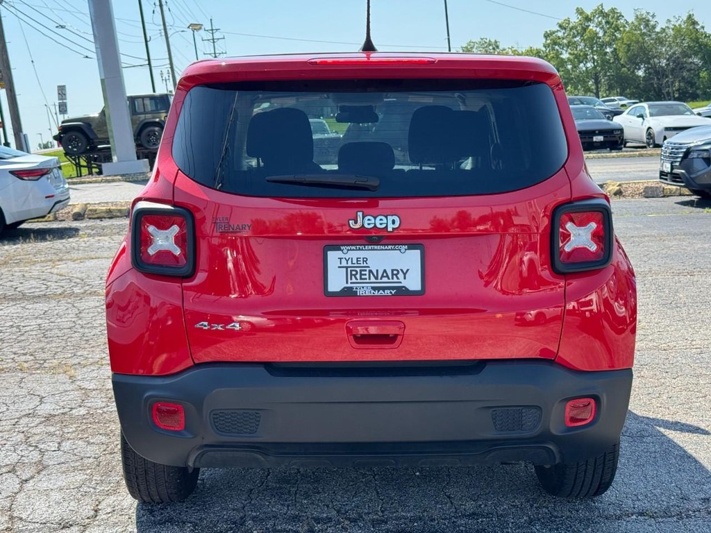 Jeep Renegade Vehicle Full-screen Gallery Image 05
