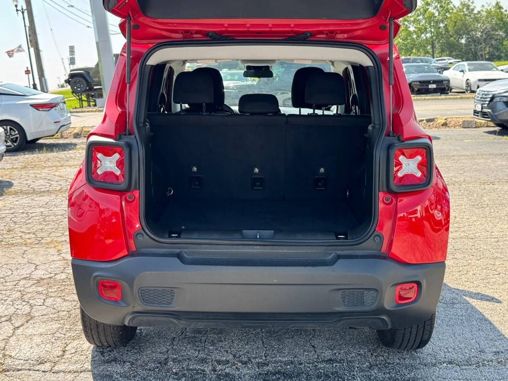 Jeep Renegade Vehicle Full-screen Gallery Image 06
