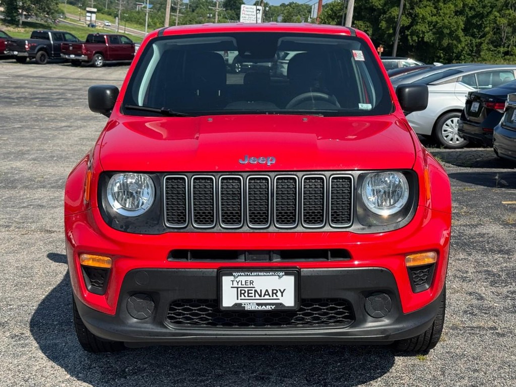 Jeep Renegade Vehicle Full-screen Gallery Image 11