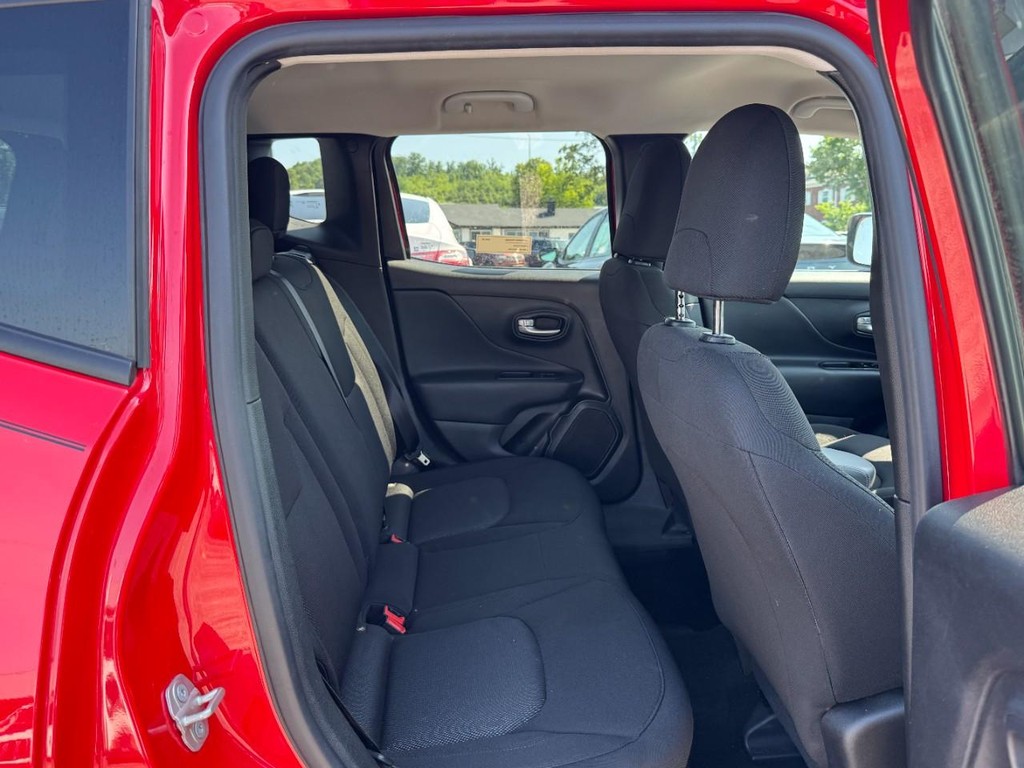 Jeep Renegade Vehicle Full-screen Gallery Image 12