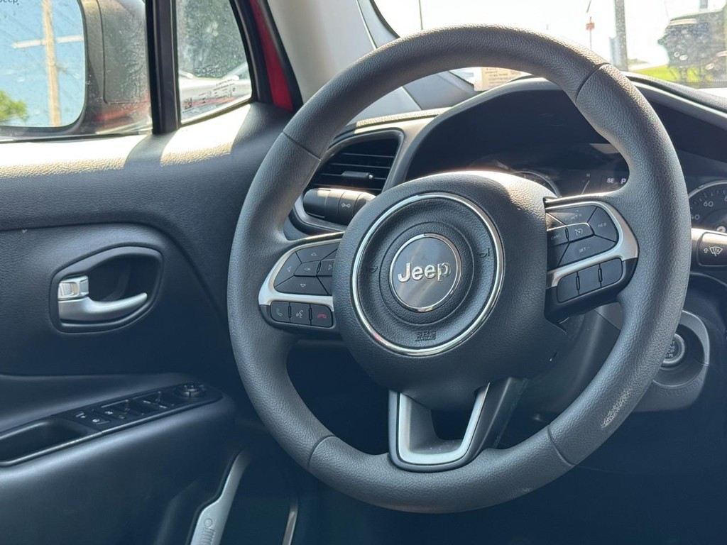 Jeep Renegade Vehicle Full-screen Gallery Image 14