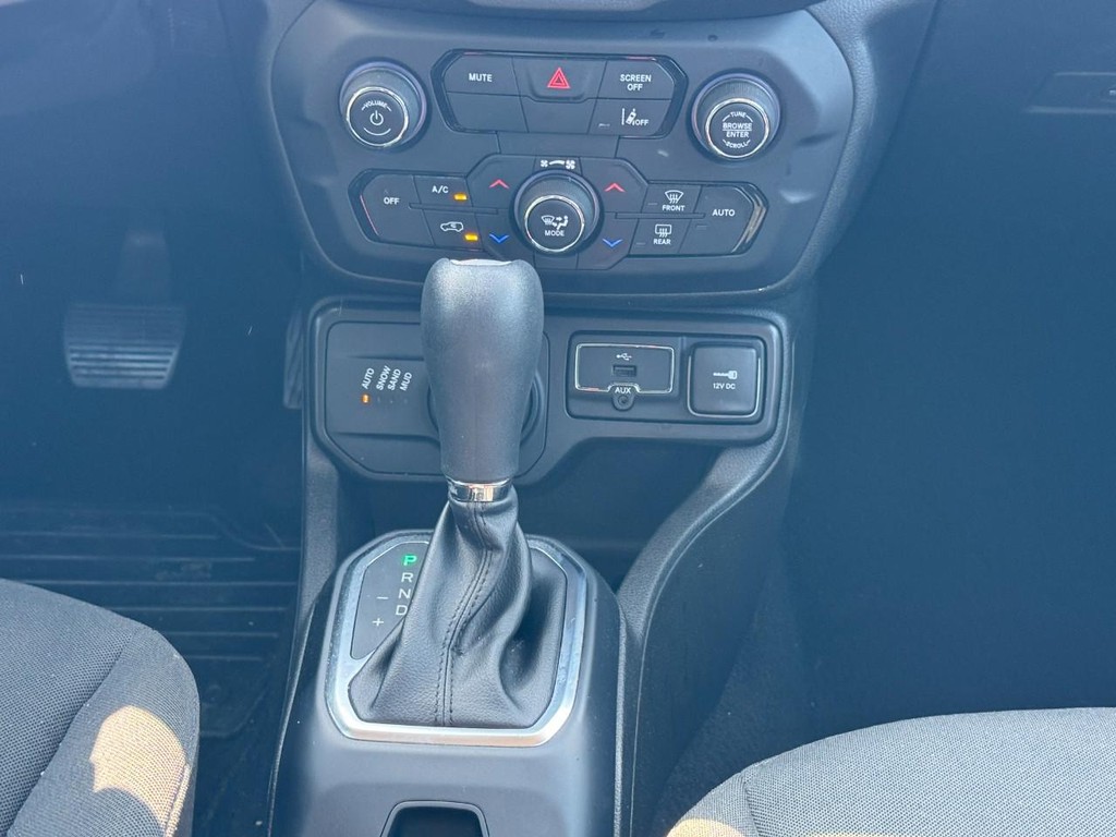 Jeep Renegade Vehicle Full-screen Gallery Image 16