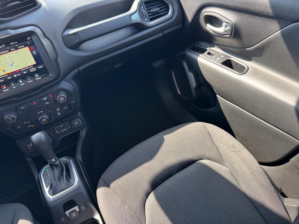 Jeep Renegade Vehicle Full-screen Gallery Image 17