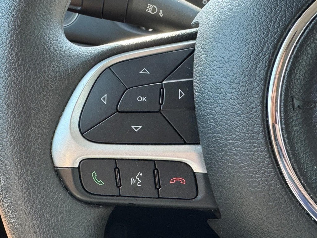 Jeep Renegade Vehicle Full-screen Gallery Image 18