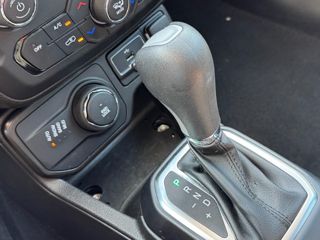 Jeep Renegade Vehicle Full-screen Gallery Image 21