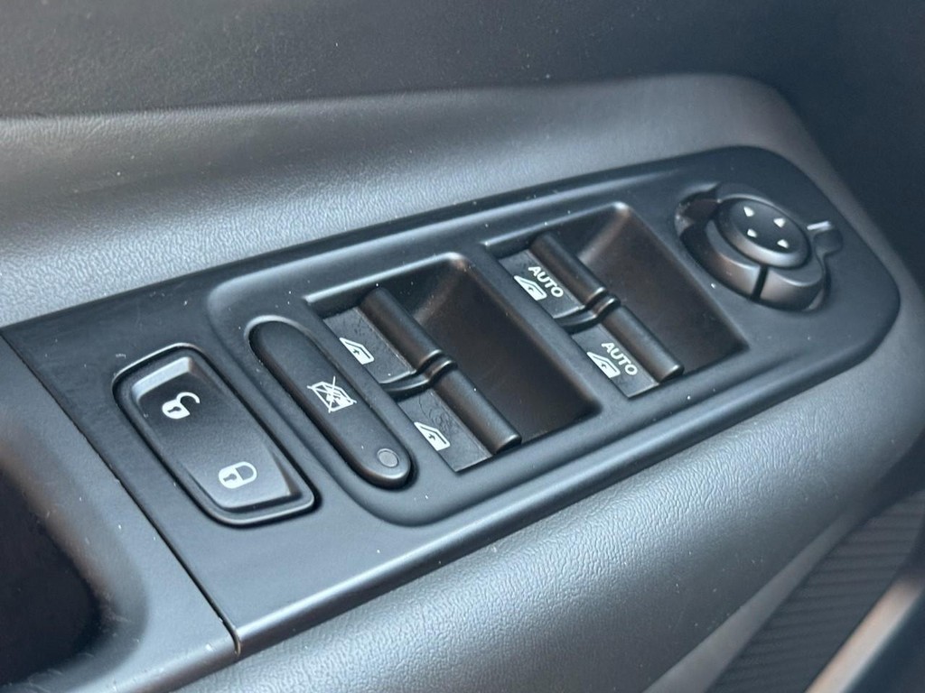 Jeep Renegade Vehicle Full-screen Gallery Image 24