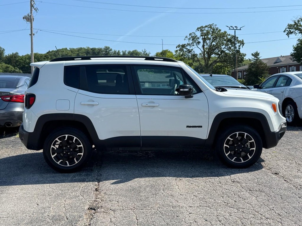 Jeep Renegade Vehicle Full-screen Gallery Image 02