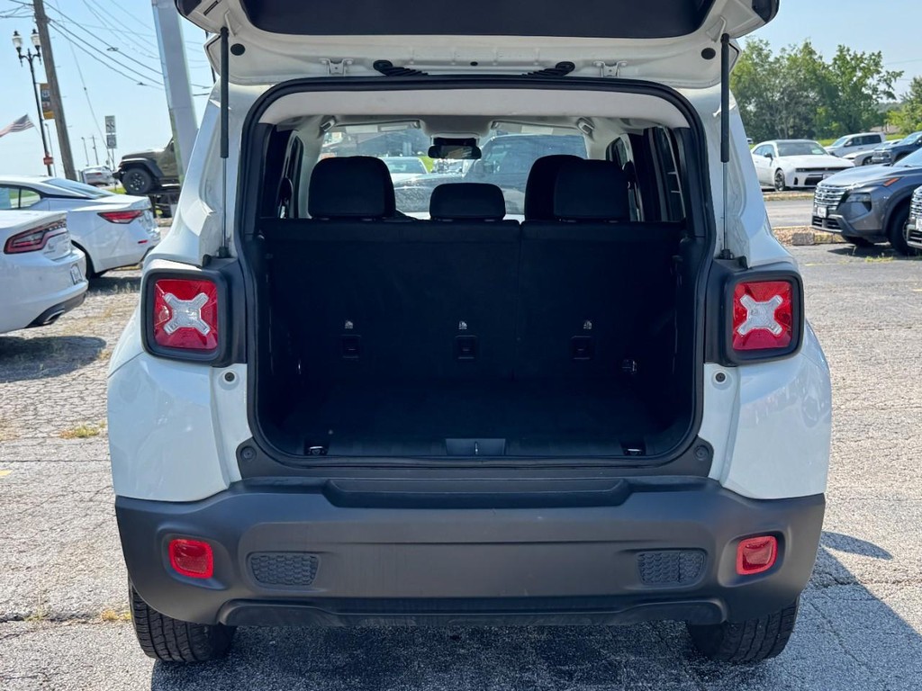 Jeep Renegade Vehicle Full-screen Gallery Image 06