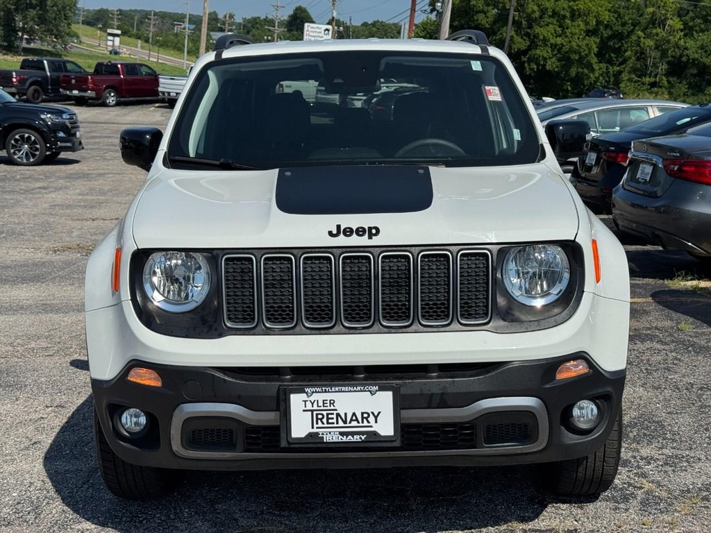Jeep Renegade Vehicle Full-screen Gallery Image 11
