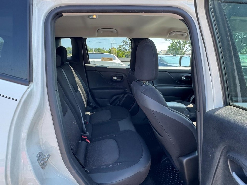 Jeep Renegade Vehicle Full-screen Gallery Image 12