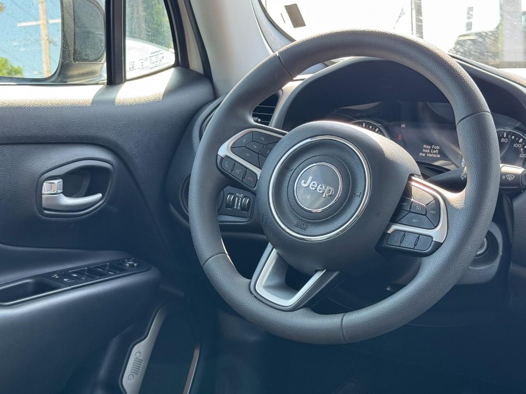 Jeep Renegade Vehicle Full-screen Gallery Image 14