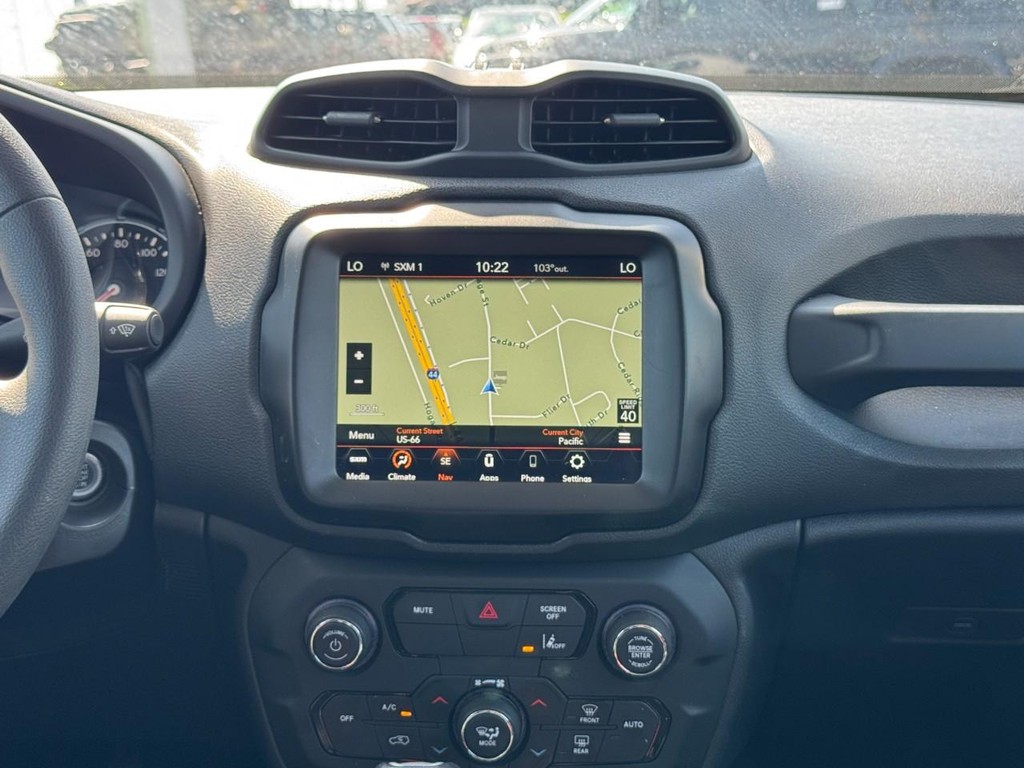 Jeep Renegade Vehicle Full-screen Gallery Image 15