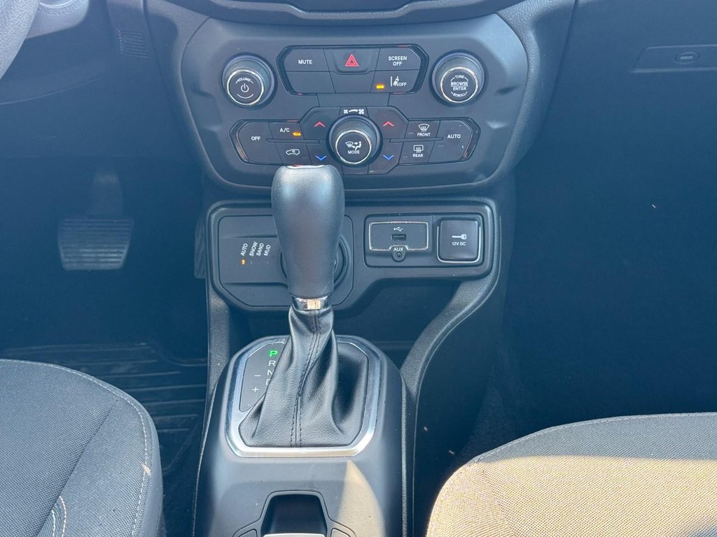 Jeep Renegade Vehicle Full-screen Gallery Image 16