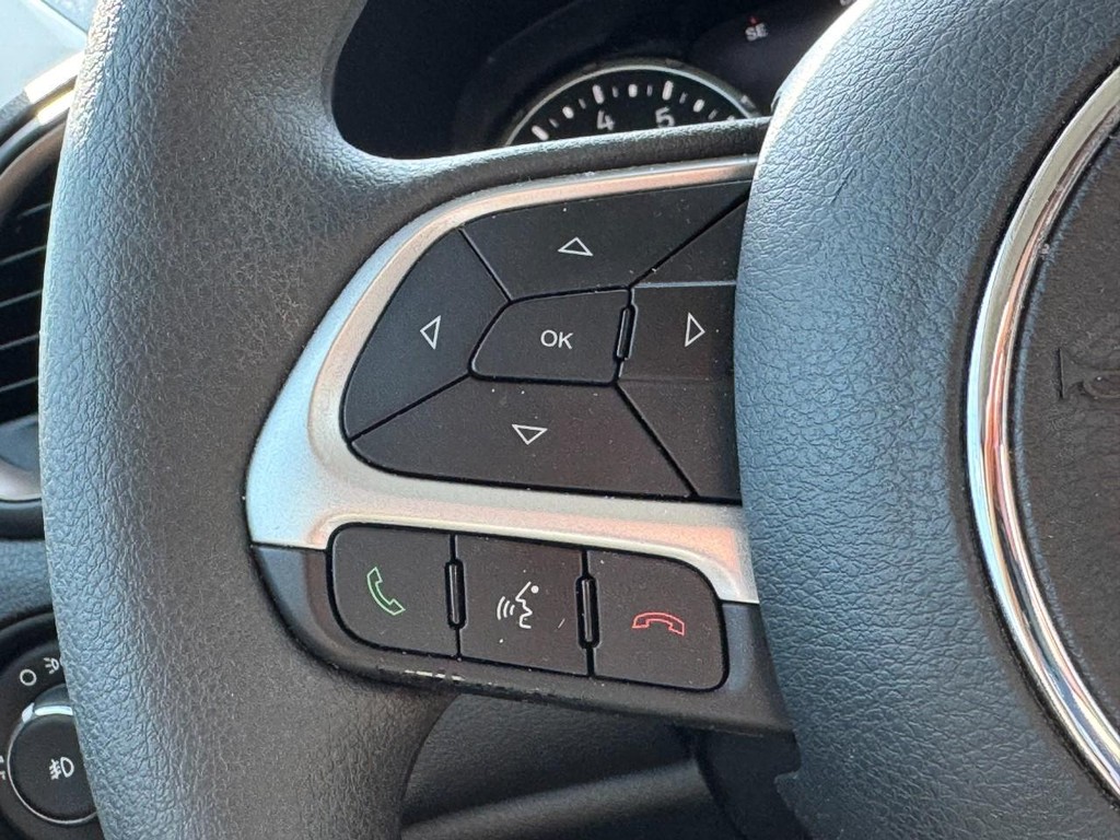 Jeep Renegade Vehicle Full-screen Gallery Image 18