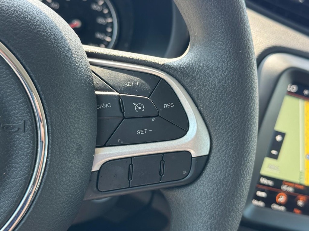 Jeep Renegade Vehicle Full-screen Gallery Image 19