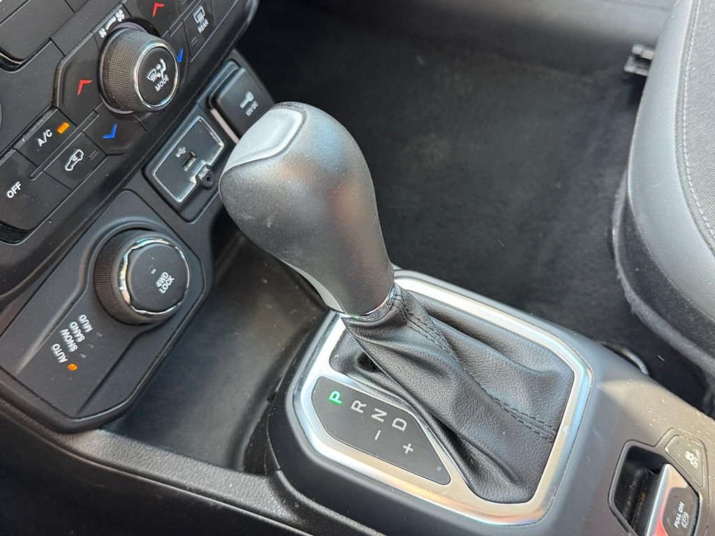 Jeep Renegade Vehicle Full-screen Gallery Image 21