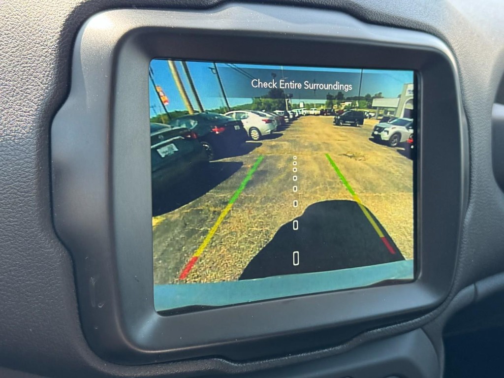 Jeep Renegade Vehicle Full-screen Gallery Image 23