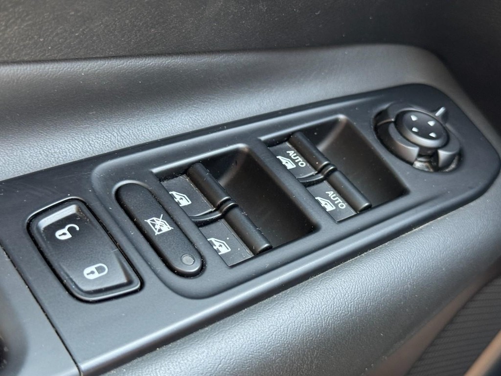 Jeep Renegade Vehicle Full-screen Gallery Image 24