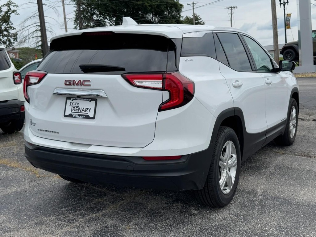 GMC Terrain Vehicle Full-screen Gallery Image 04