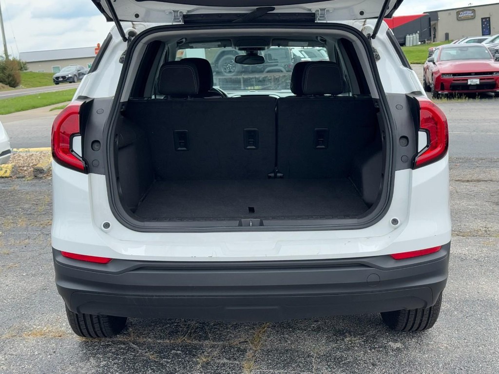 GMC Terrain Vehicle Full-screen Gallery Image 06