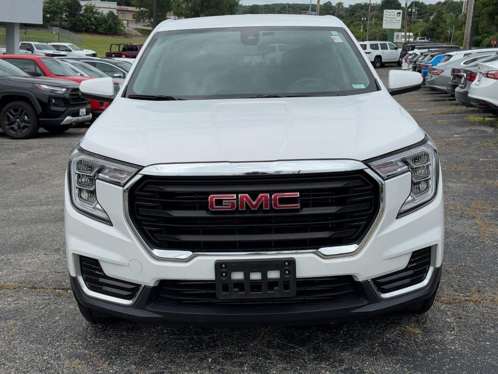 GMC Terrain Vehicle Full-screen Gallery Image 11