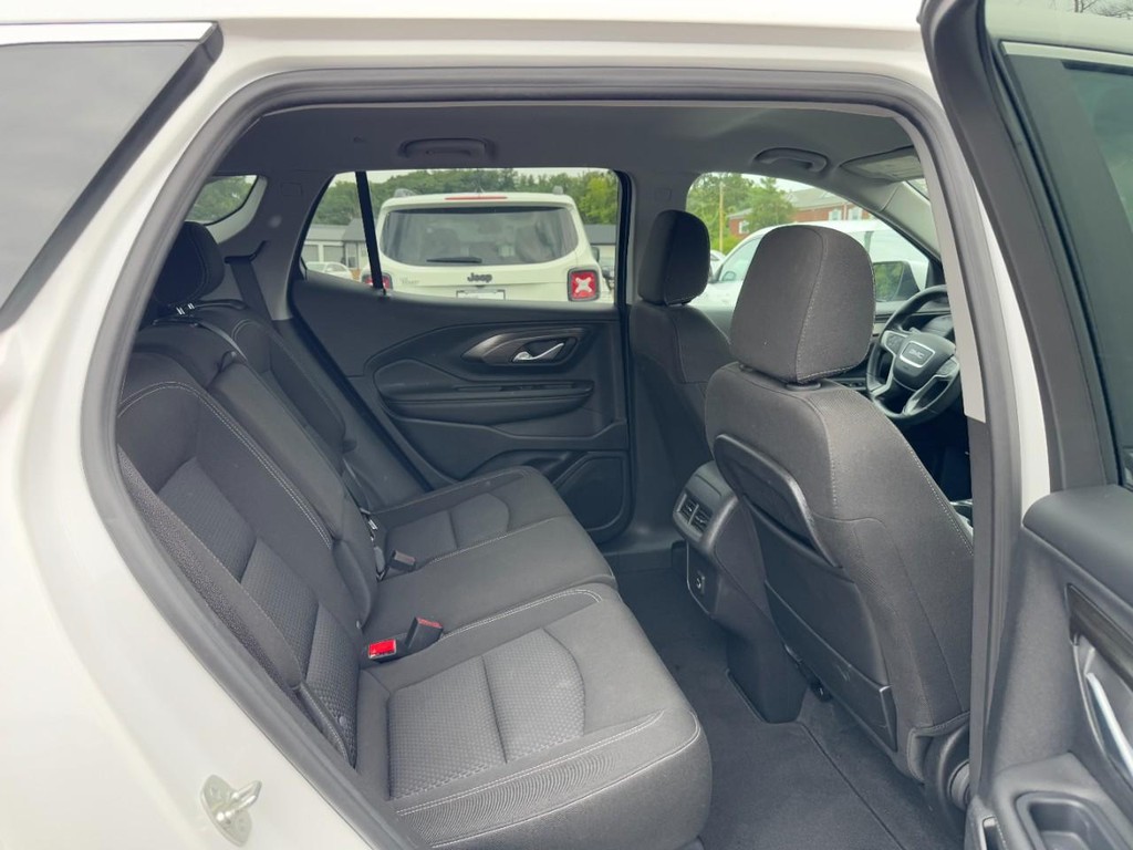 GMC Terrain Vehicle Full-screen Gallery Image 12