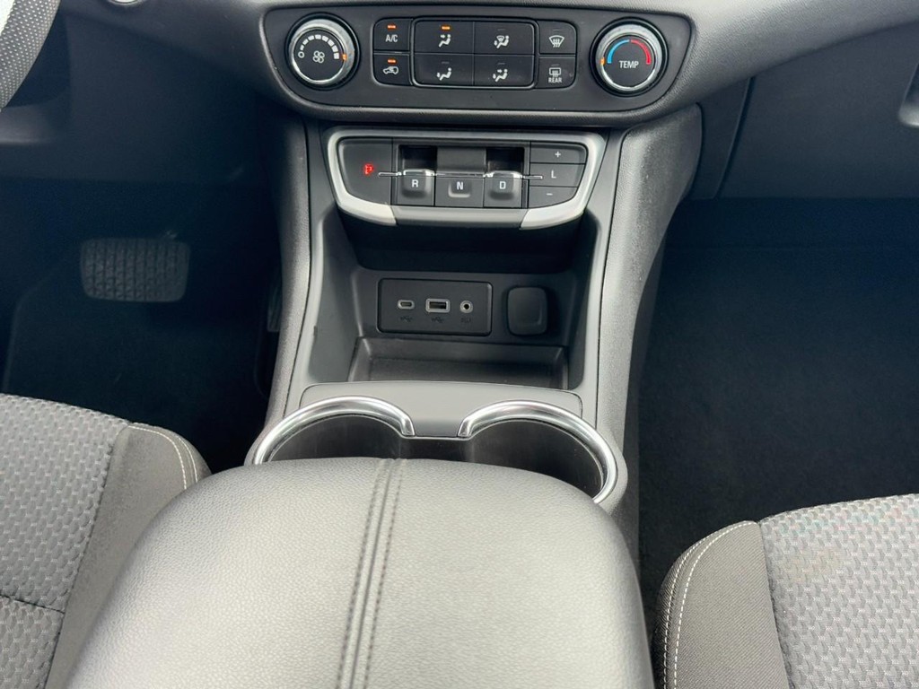 GMC Terrain Vehicle Full-screen Gallery Image 16