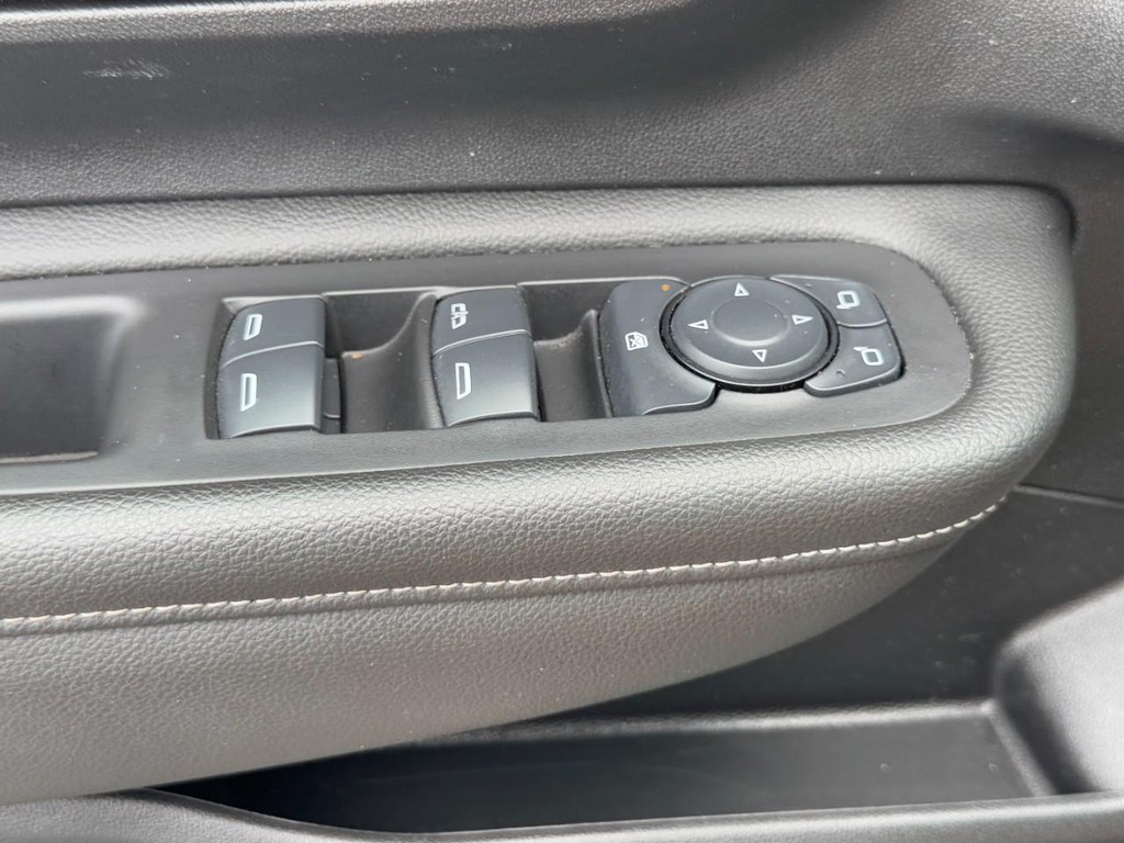GMC Terrain Vehicle Full-screen Gallery Image 23