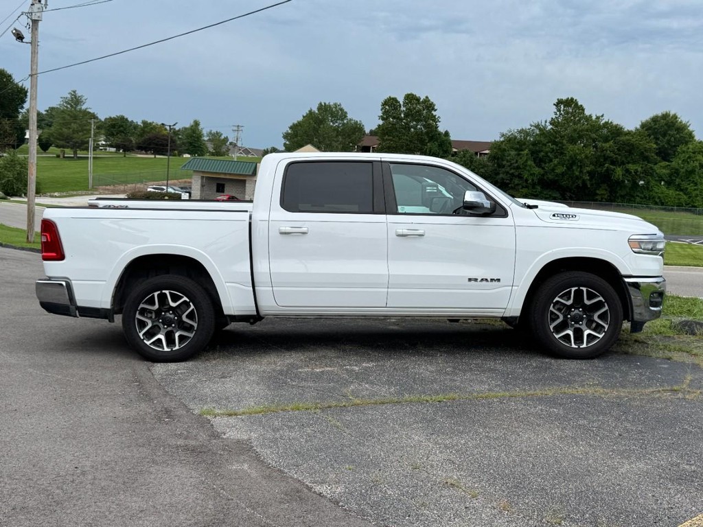 Ram 1500 Vehicle Full-screen Gallery Image 02