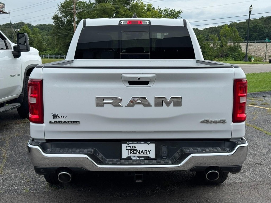 Ram 1500 Vehicle Full-screen Gallery Image 05