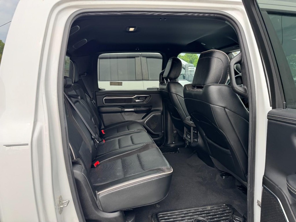 Ram 1500 Vehicle Full-screen Gallery Image 12