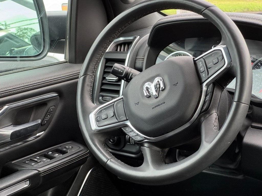 Ram 1500 Vehicle Full-screen Gallery Image 14