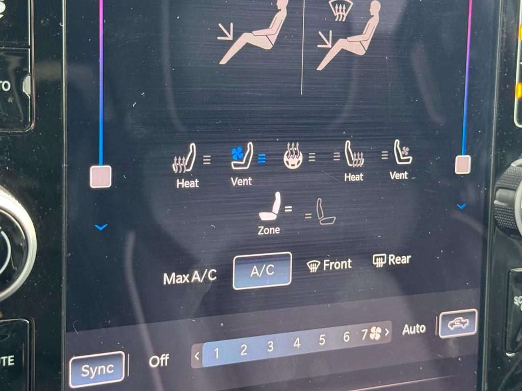 Ram 1500 Vehicle Full-screen Gallery Image 24