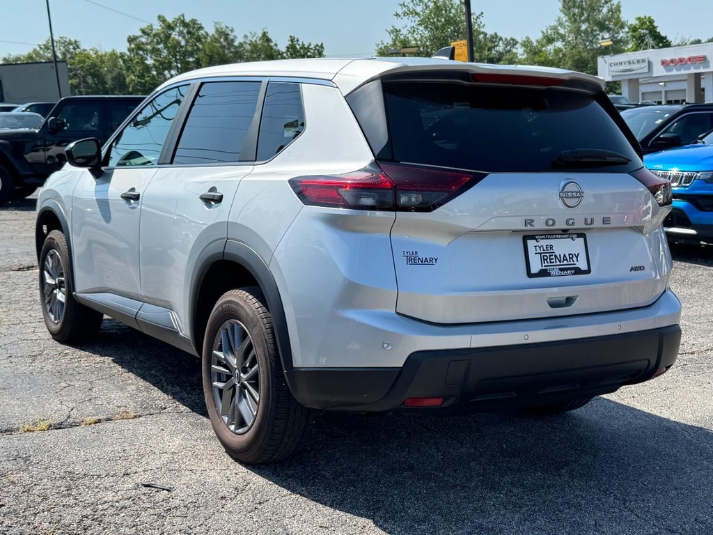 Nissan Rogue Vehicle Full-screen Gallery Image 07