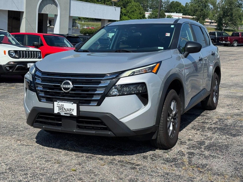 Nissan Rogue Vehicle Full-screen Gallery Image 10