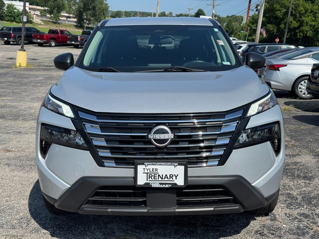 Nissan Rogue Vehicle Full-screen Gallery Image 11