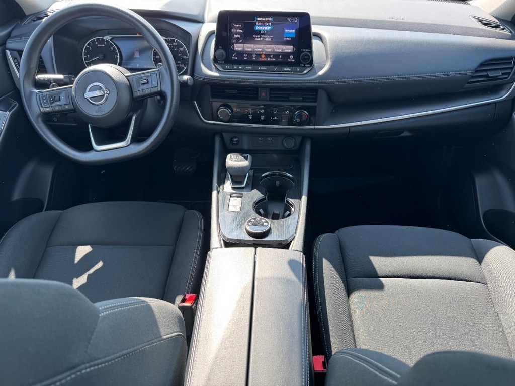Nissan Rogue Vehicle Full-screen Gallery Image 13