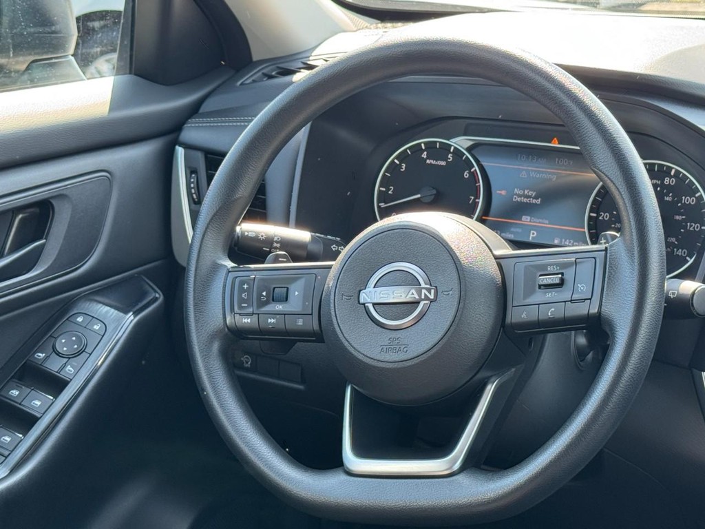 Nissan Rogue Vehicle Full-screen Gallery Image 14