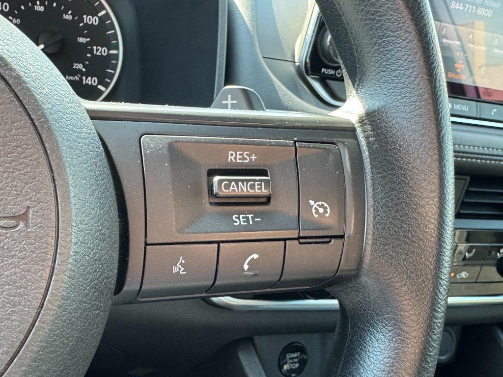Nissan Rogue Vehicle Full-screen Gallery Image 19