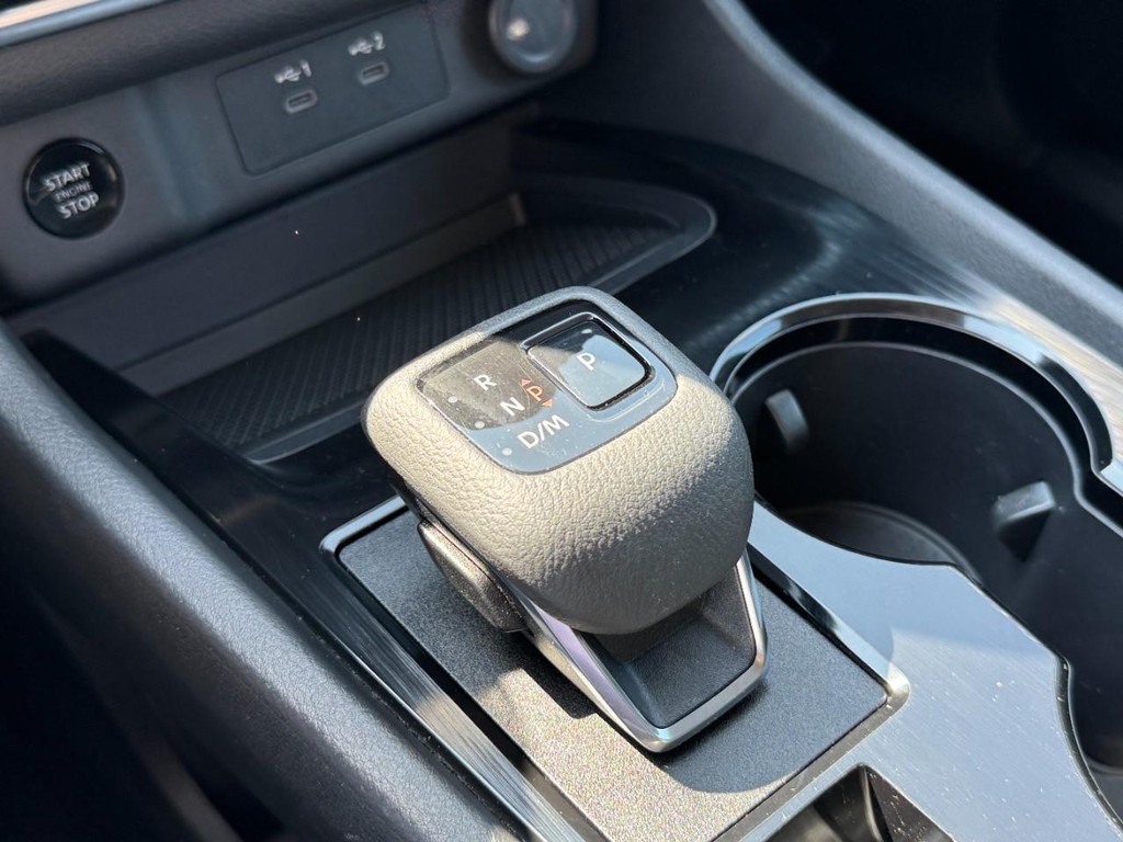 Nissan Rogue Vehicle Full-screen Gallery Image 21