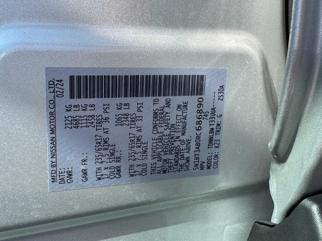 Nissan Rogue Vehicle Full-screen Gallery Image 25