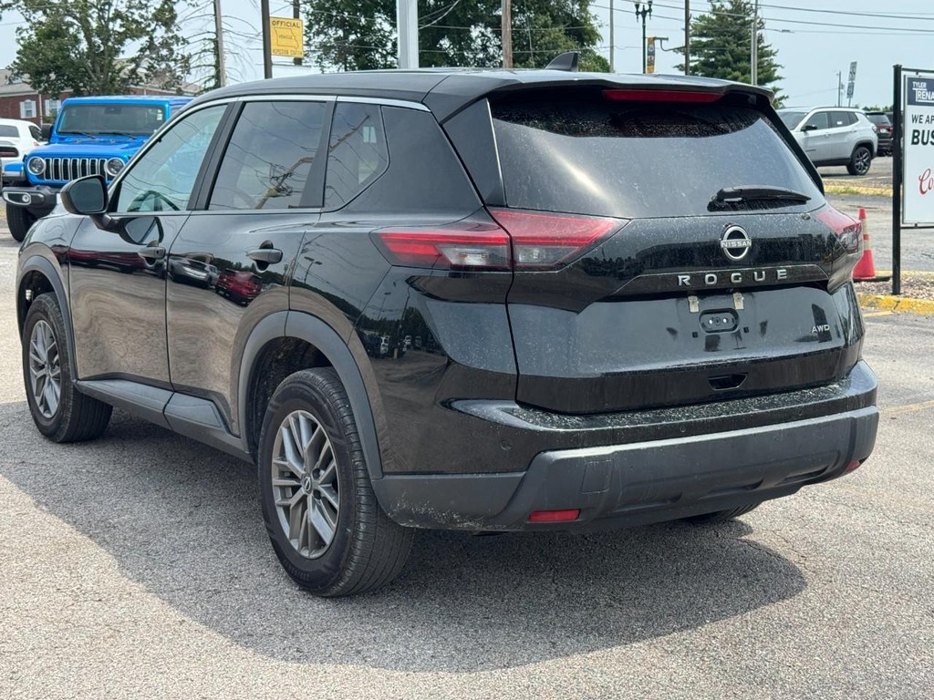 Nissan Rogue Vehicle Full-screen Gallery Image 07