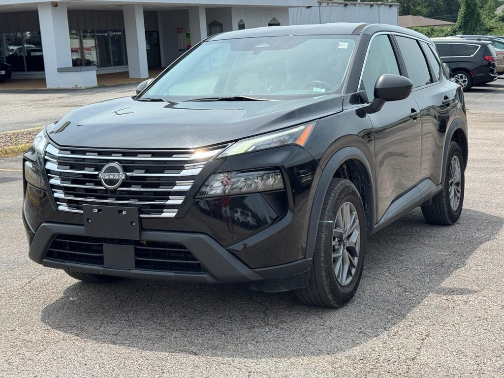Nissan Rogue Vehicle Full-screen Gallery Image 10
