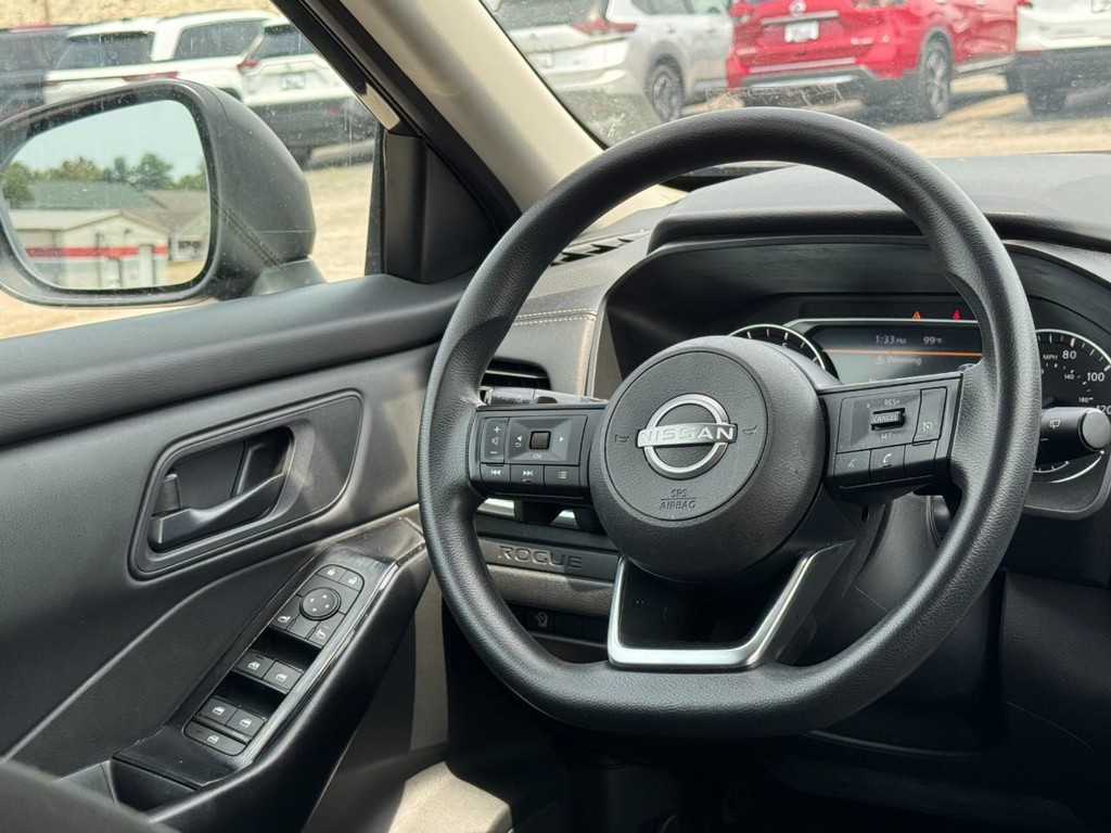Nissan Rogue Vehicle Full-screen Gallery Image 14