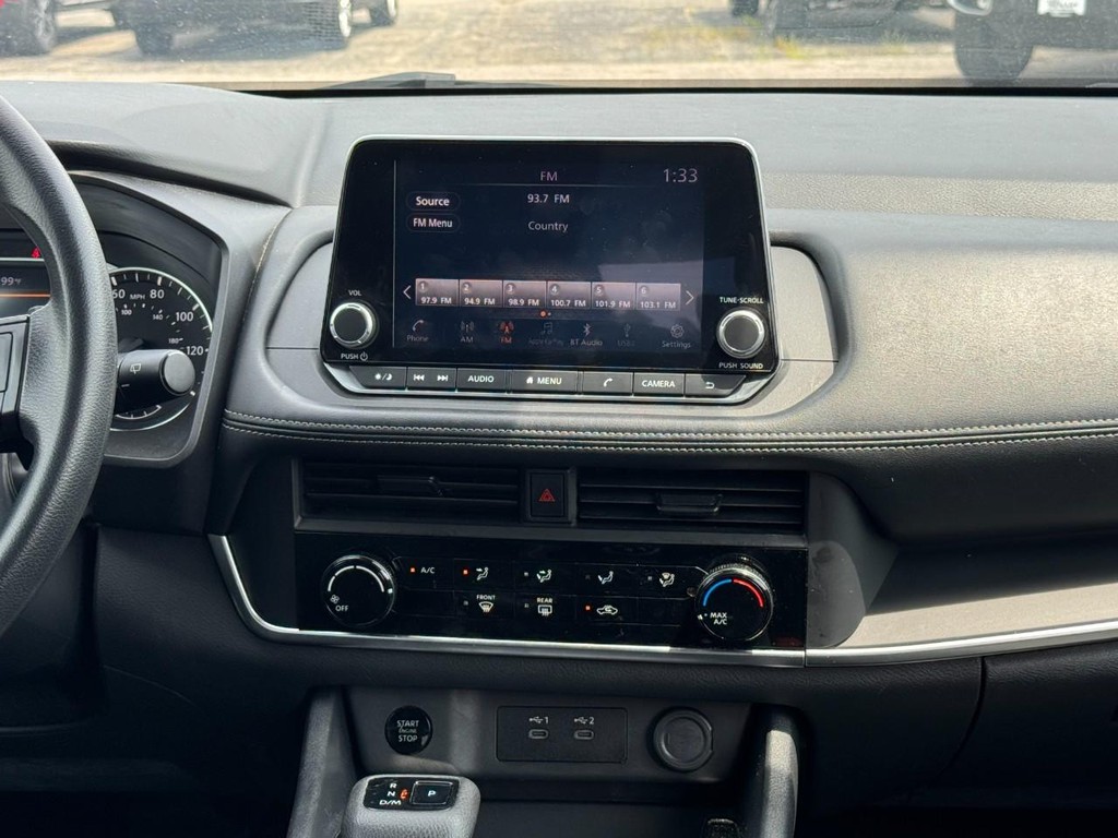 Nissan Rogue Vehicle Full-screen Gallery Image 15