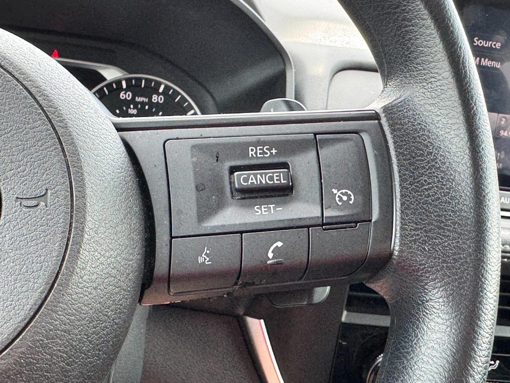 Nissan Rogue Vehicle Full-screen Gallery Image 19