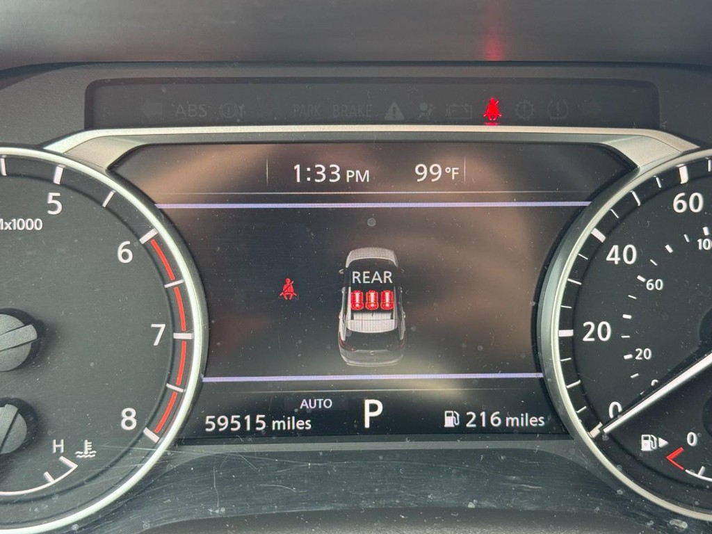 Nissan Rogue Vehicle Full-screen Gallery Image 20